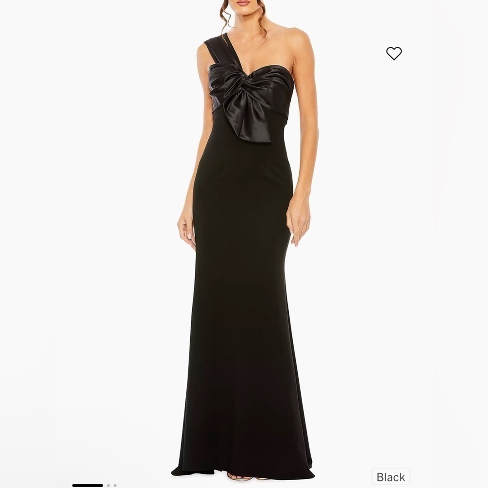 Mac Duggal
Half-Bow Bodice Trumpet Gown size 6